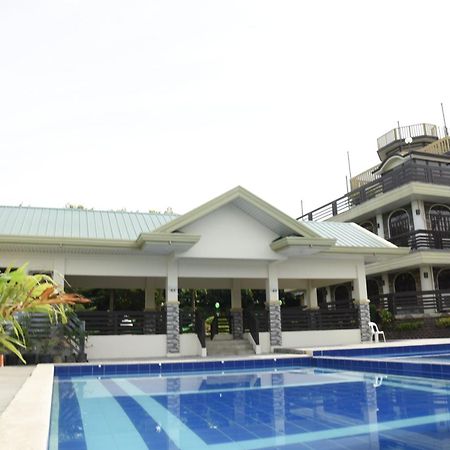 Villa Esmeralda Bryan'S Resort Hotel And Restaurant Palayan City Bagian luar foto