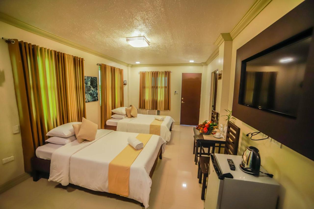 Villa Esmeralda Bryan'S Resort Hotel And Restaurant Palayan City Bagian luar foto