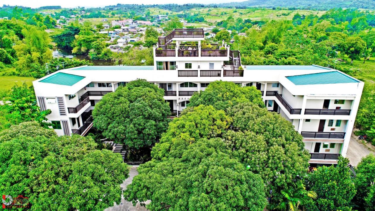 Villa Esmeralda Bryan'S Resort Hotel And Restaurant Palayan City Bagian luar foto