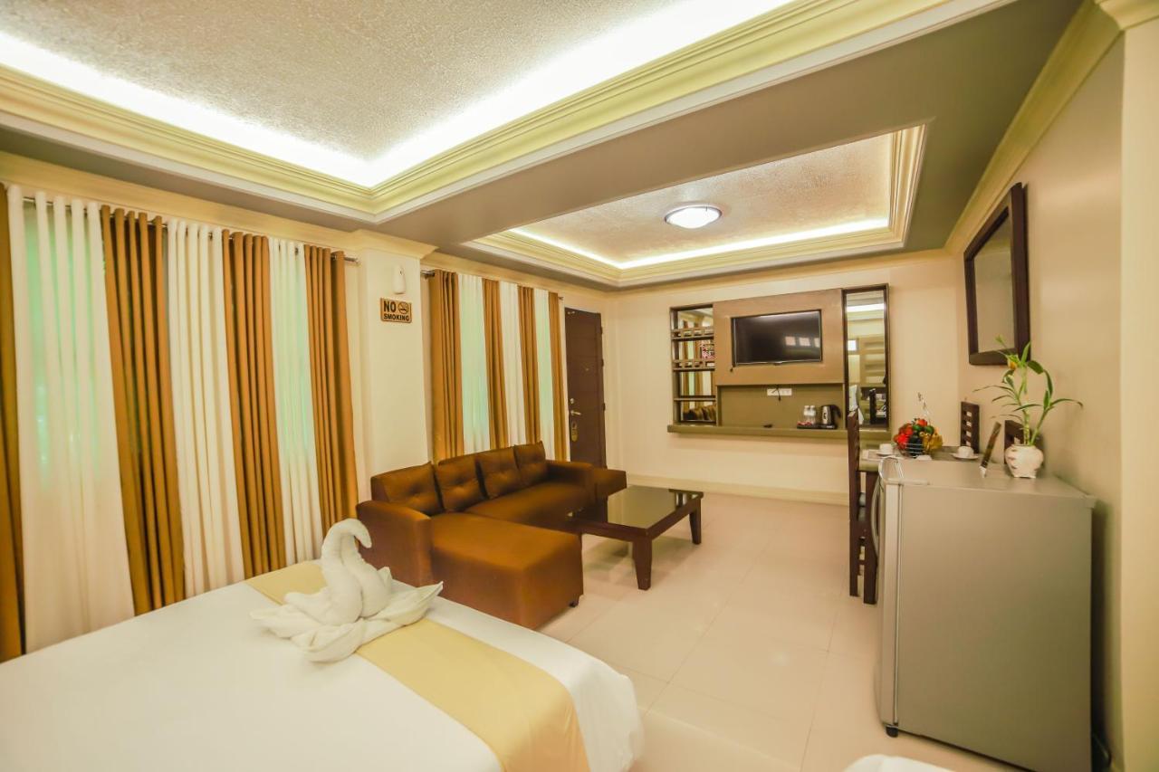 Villa Esmeralda Bryan'S Resort Hotel And Restaurant Palayan City Bagian luar foto