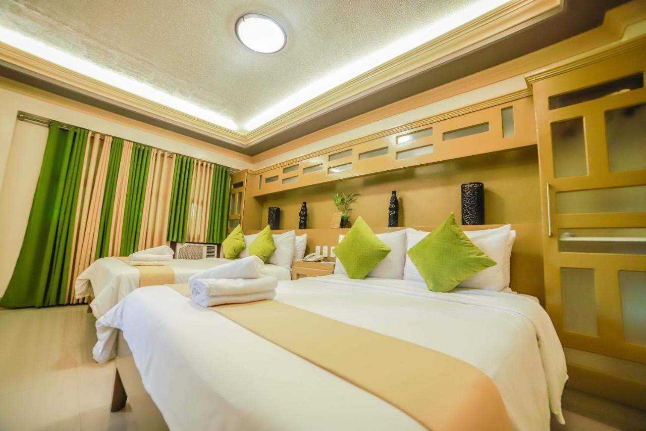 Villa Esmeralda Bryan'S Resort Hotel And Restaurant Palayan City Bagian luar foto