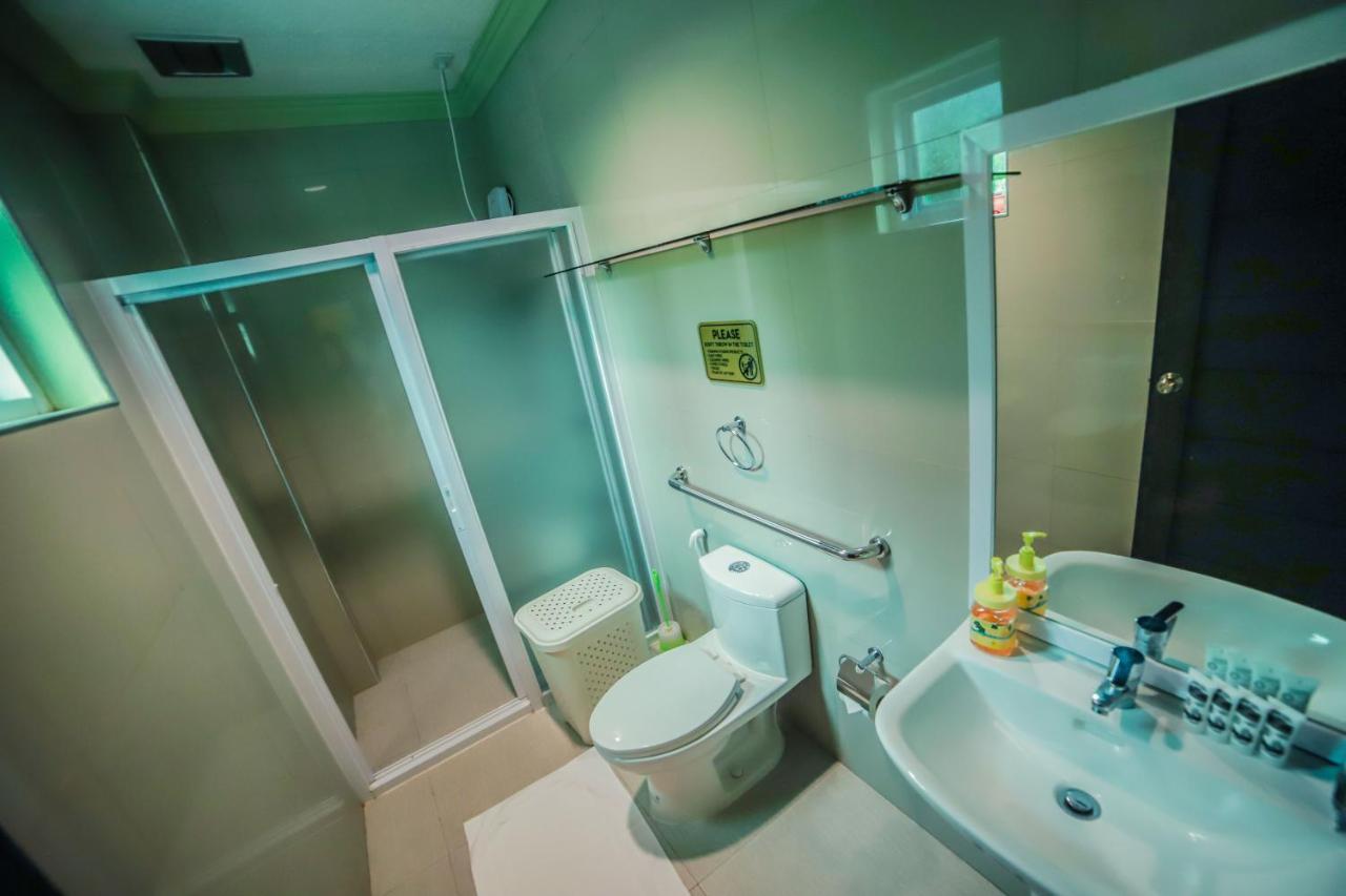 Villa Esmeralda Bryan'S Resort Hotel And Restaurant Palayan City Bagian luar foto