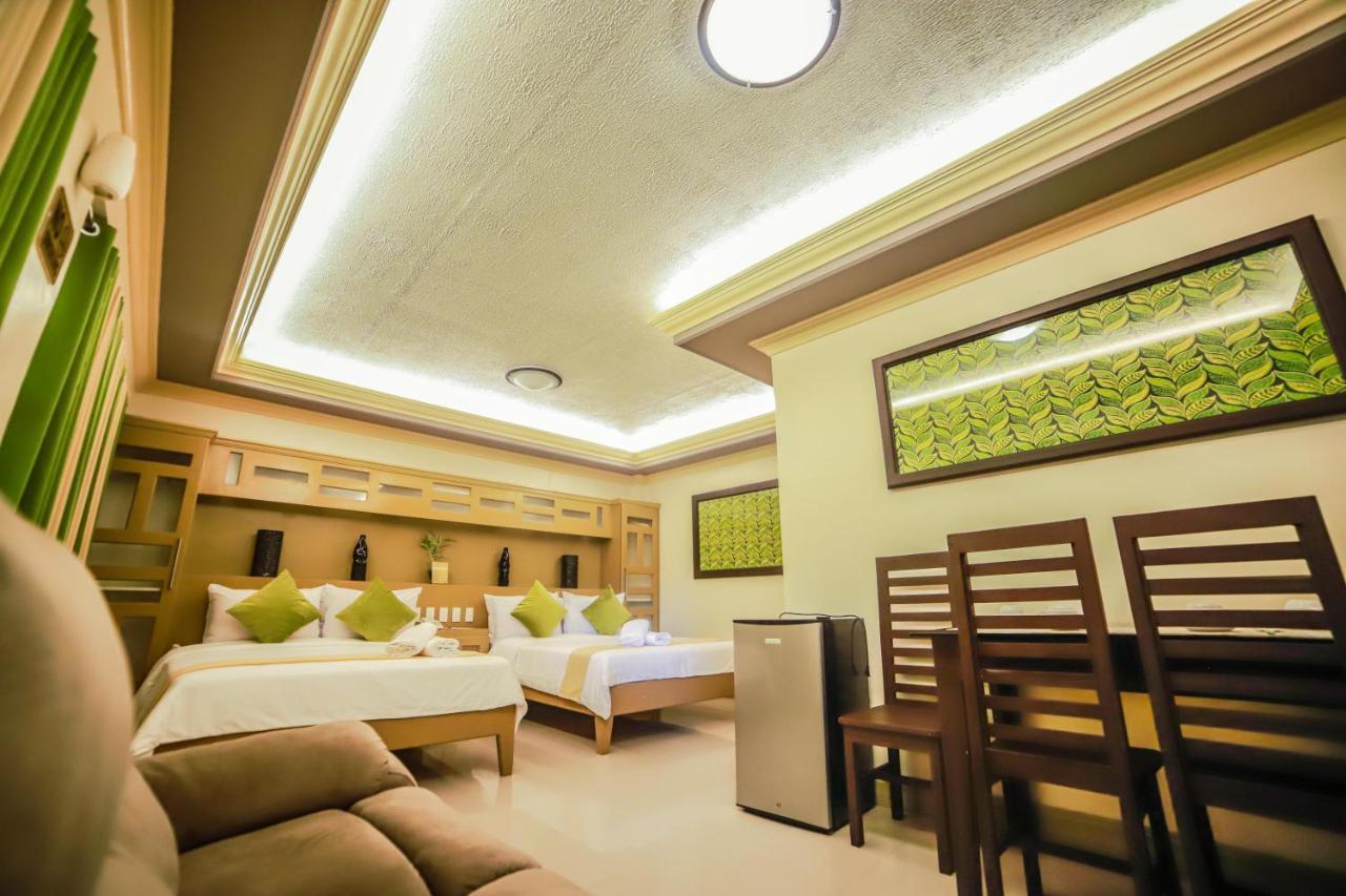Villa Esmeralda Bryan'S Resort Hotel And Restaurant Palayan City Bagian luar foto