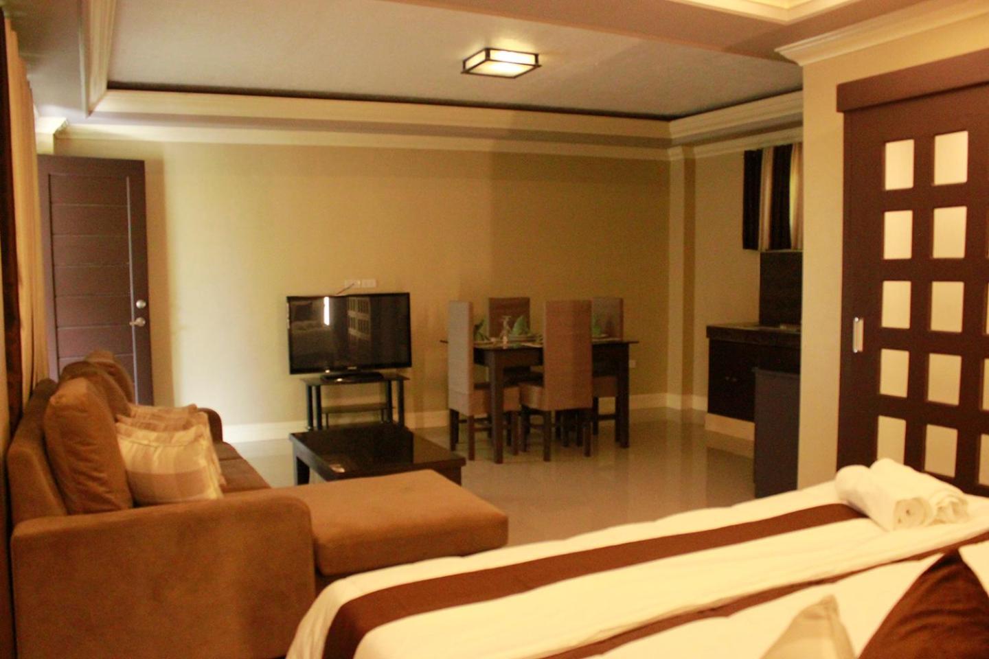 Villa Esmeralda Bryan'S Resort Hotel And Restaurant Palayan City Bagian luar foto